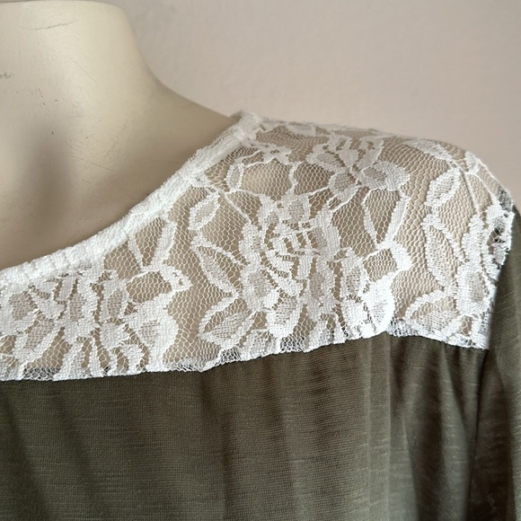 Women’s top 3X green with lace NWT - Picture 3 of 4